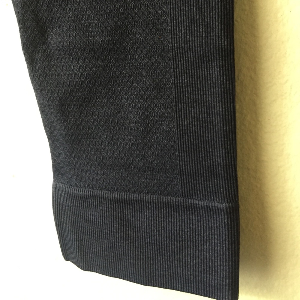 LULULEMON navy blue CAPRI leggings (m)6 - Picture 9 of 13